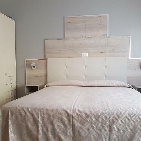 סוטומרינה Albergo Paris מראה חיצוני תמונה