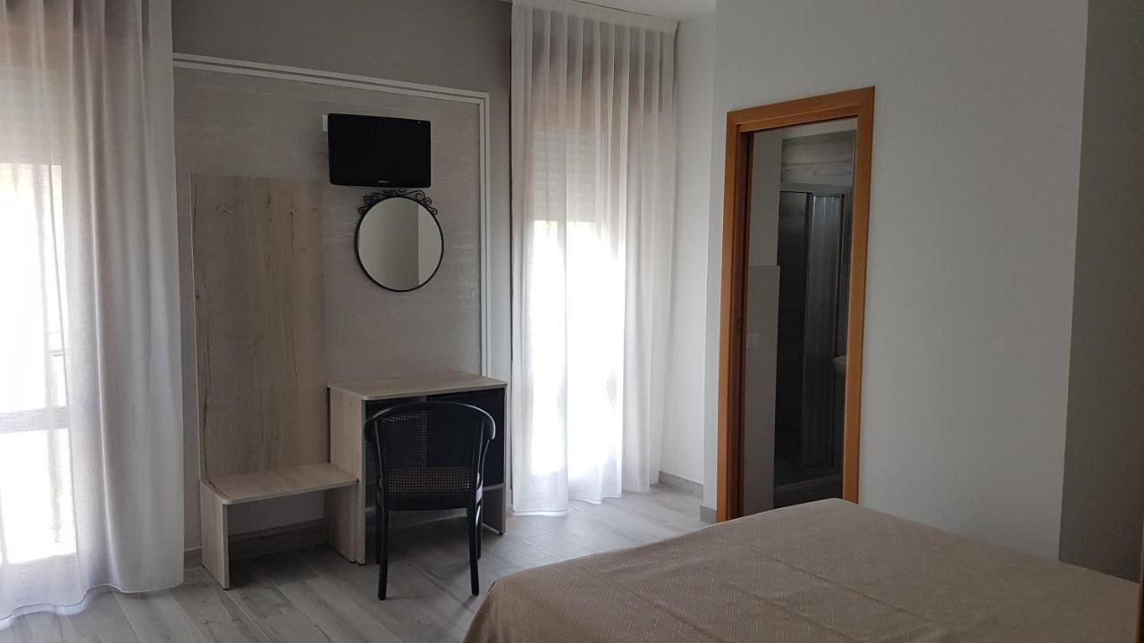 סוטומרינה Albergo Paris מראה חיצוני תמונה