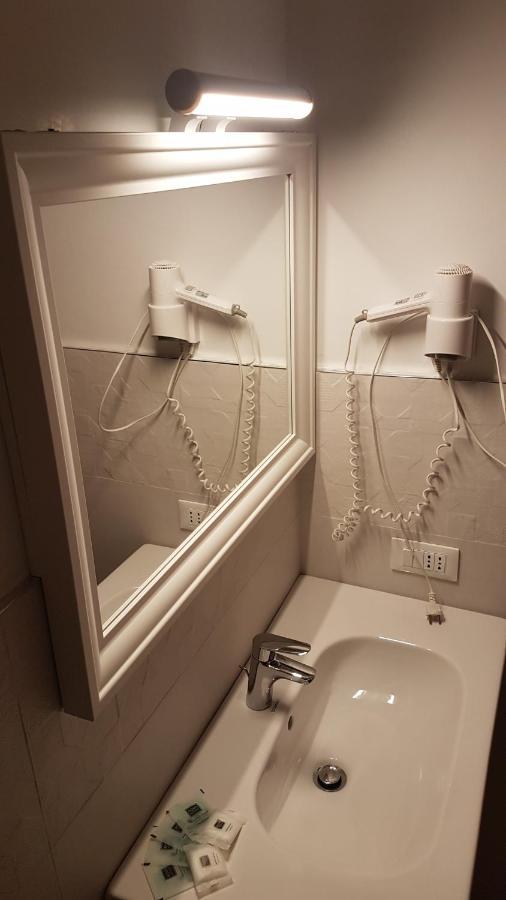 סוטומרינה Albergo Paris מראה חיצוני תמונה