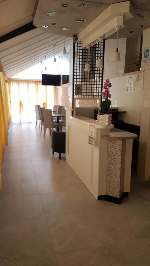 סוטומרינה Albergo Paris מראה חיצוני תמונה