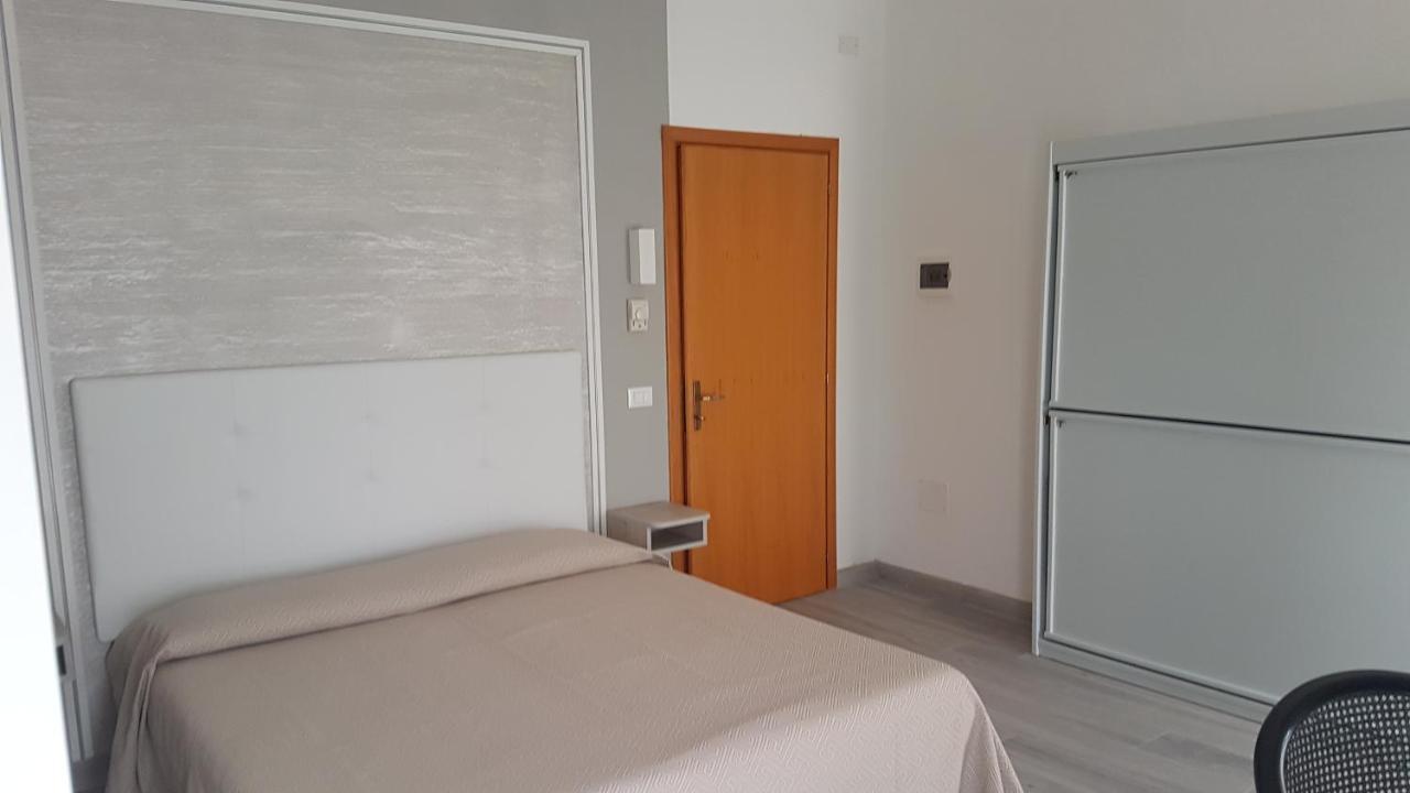סוטומרינה Albergo Paris מראה חיצוני תמונה