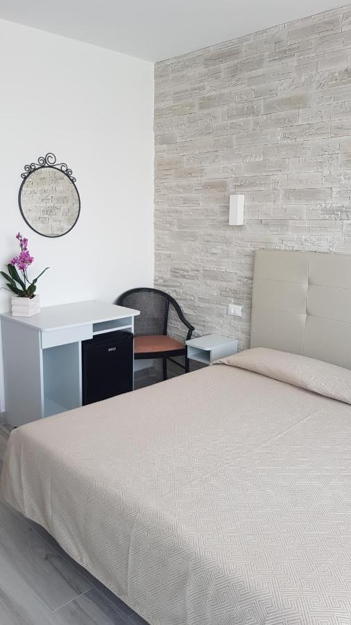 סוטומרינה Albergo Paris מראה חיצוני תמונה