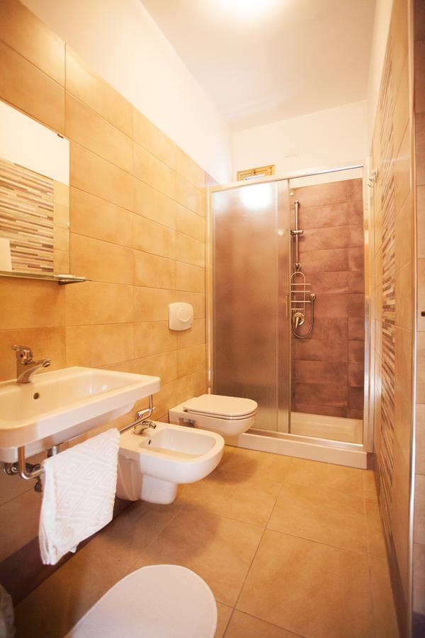סוטומרינה Albergo Paris מראה חיצוני תמונה