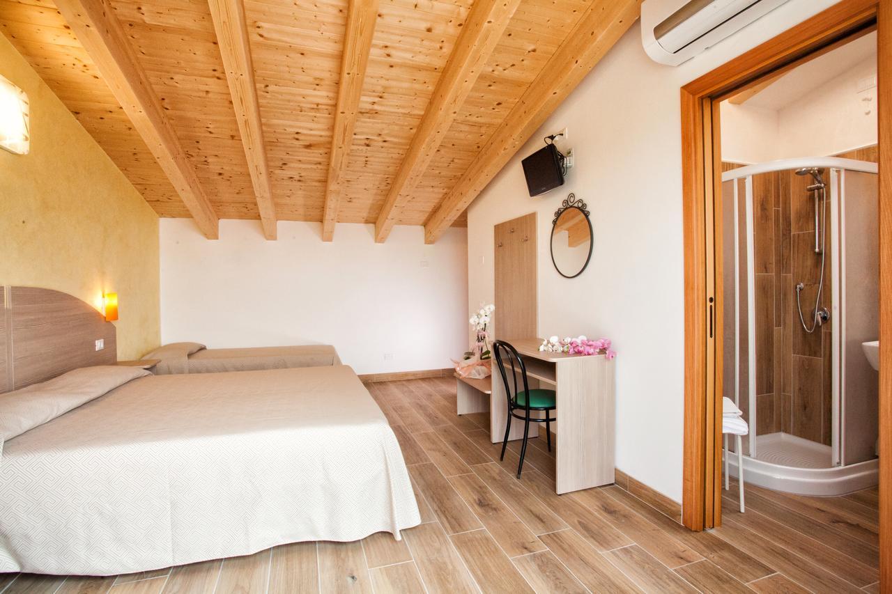 סוטומרינה Albergo Paris מראה חיצוני תמונה