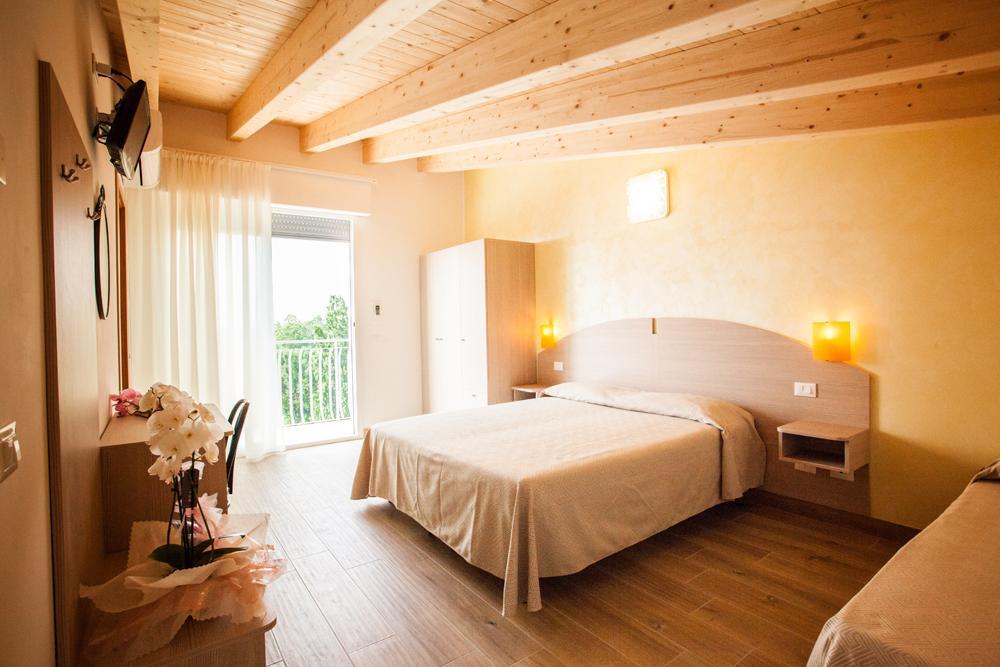 סוטומרינה Albergo Paris מראה חיצוני תמונה