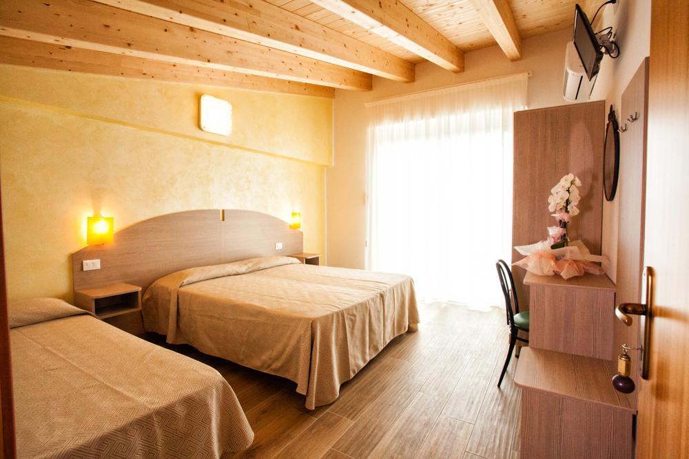 סוטומרינה Albergo Paris מראה חיצוני תמונה