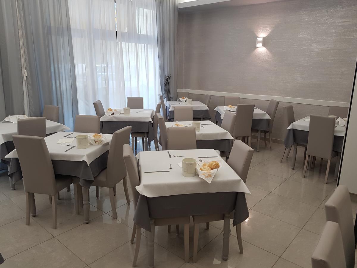 סוטומרינה Albergo Paris מראה חיצוני תמונה