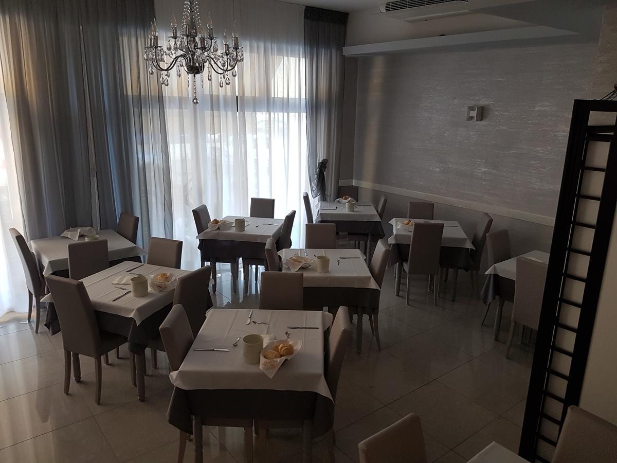 סוטומרינה Albergo Paris מראה חיצוני תמונה
