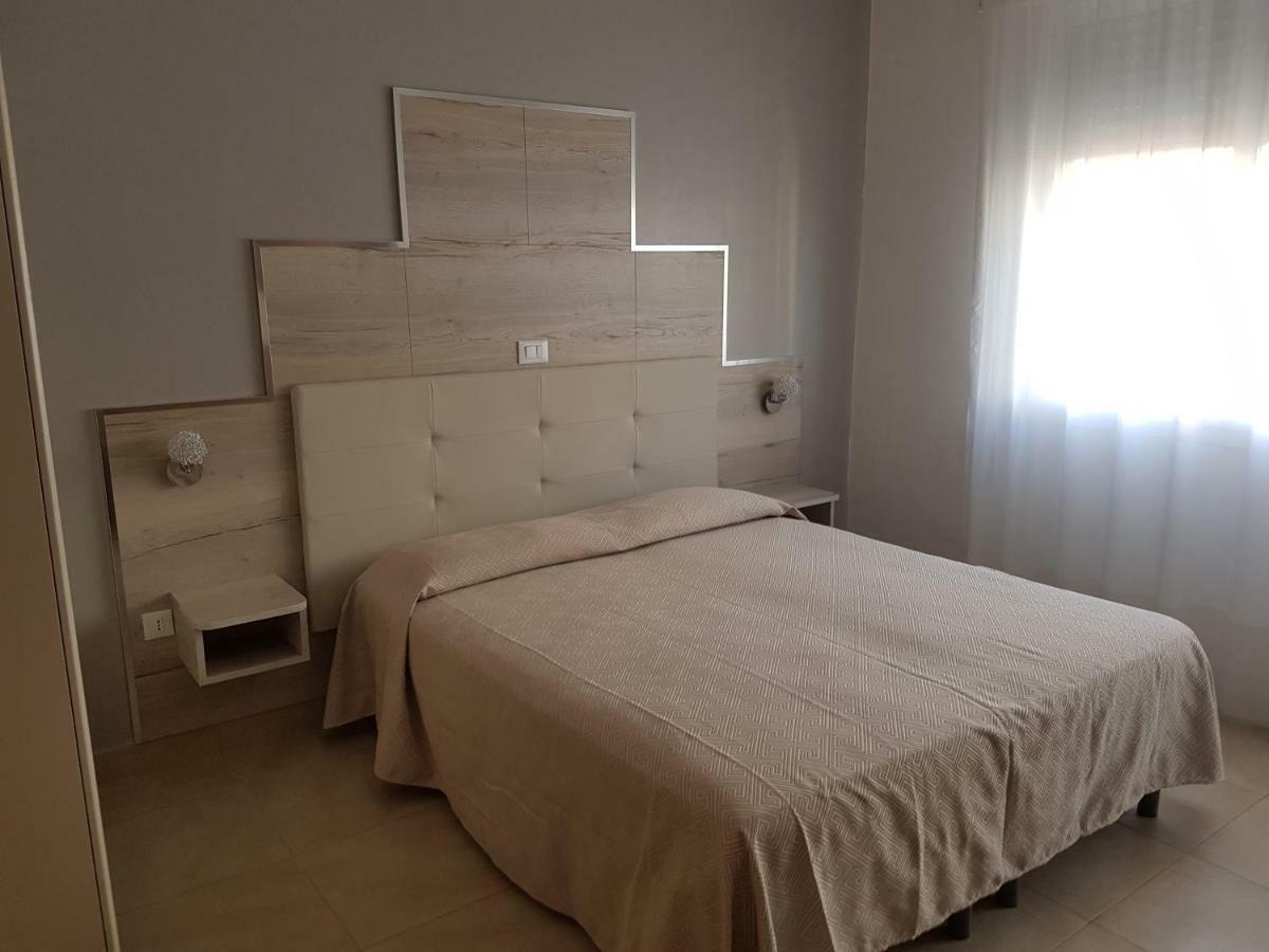 סוטומרינה Albergo Paris מראה חיצוני תמונה