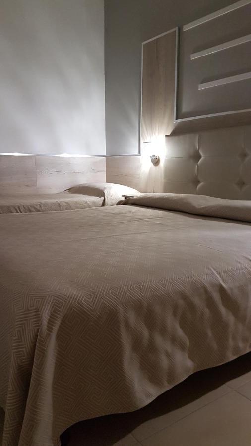סוטומרינה Albergo Paris מראה חיצוני תמונה