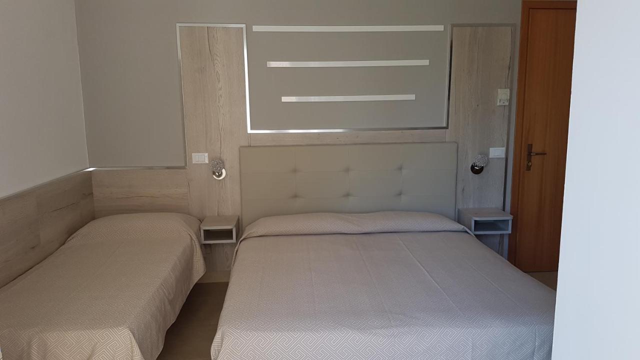 סוטומרינה Albergo Paris מראה חיצוני תמונה